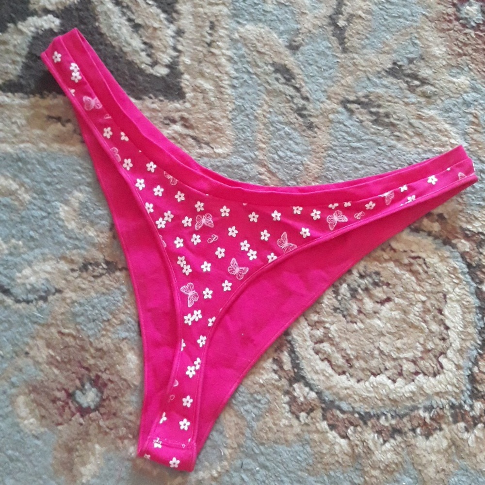 Pink VS thong - Picture 9 of 14